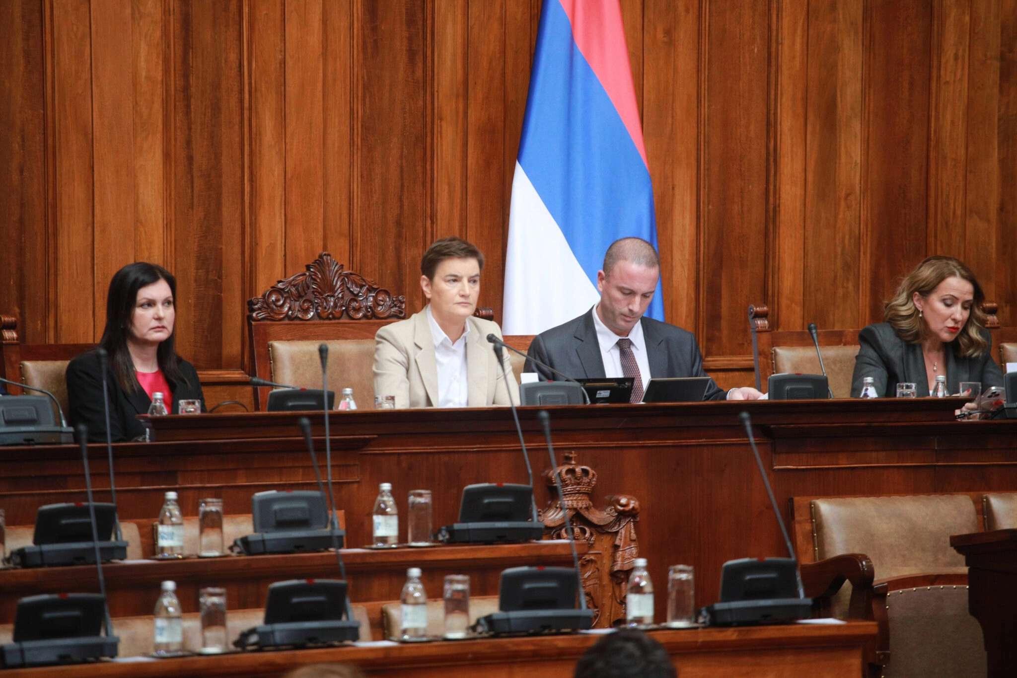 Skupština Srbije nastavila rad: Brnabić oporbu prozvala terorističkom skupinom